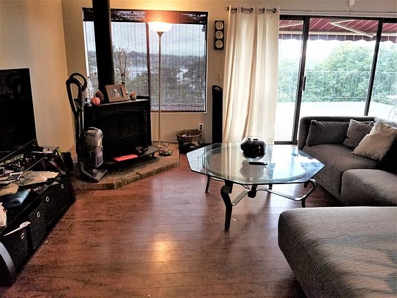 2nd image of 10814 Lake View Dr