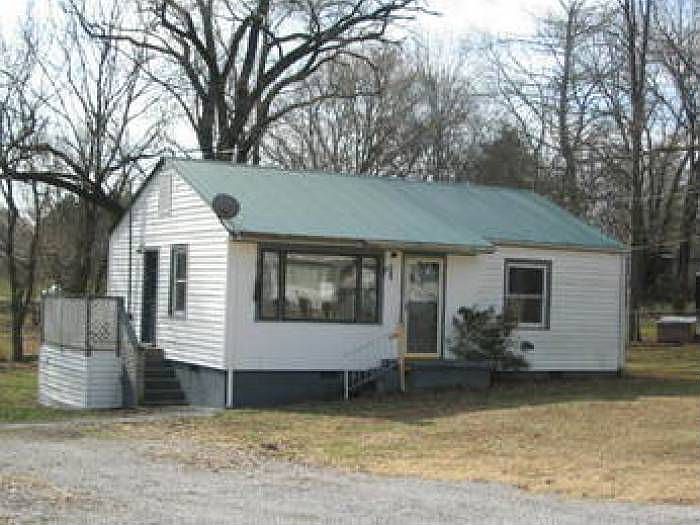 2nd image of 800 Edwards Dr
