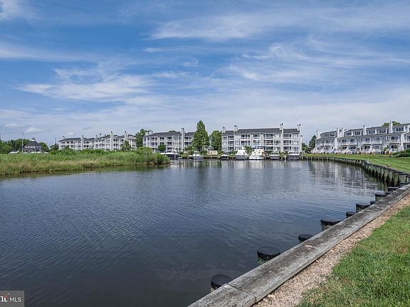 3rd image of 904 Oyster Cove Dr