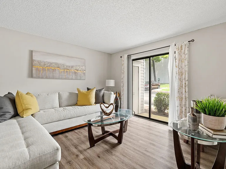 Hickory - 2 Bed / 2 Bath - 855 Sq.Ft.