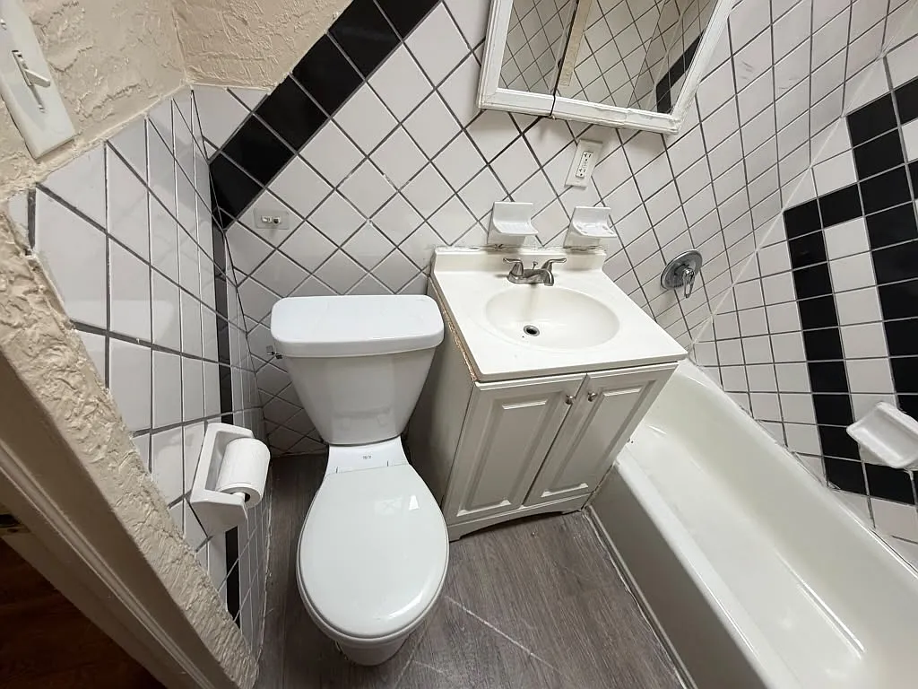3 bed, $1,900 — Photo 3