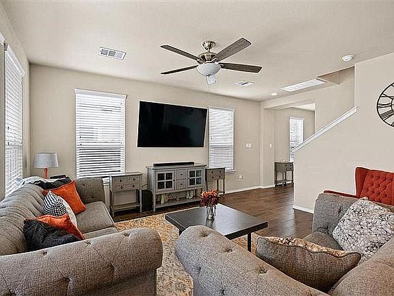 3rd image of 5817 Ravenna Ln