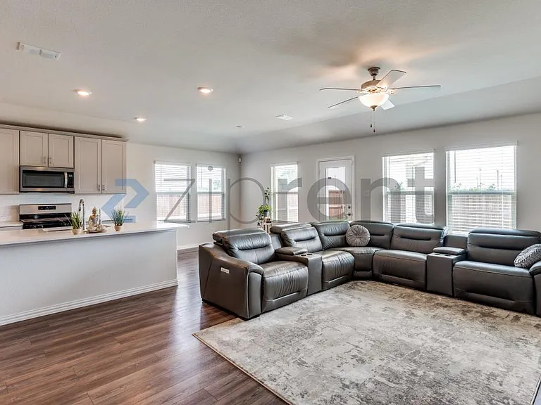 3217 Paruament Dr — Photo 3