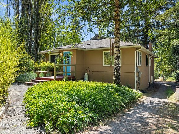 4th image of 5932 W Saanich Rd