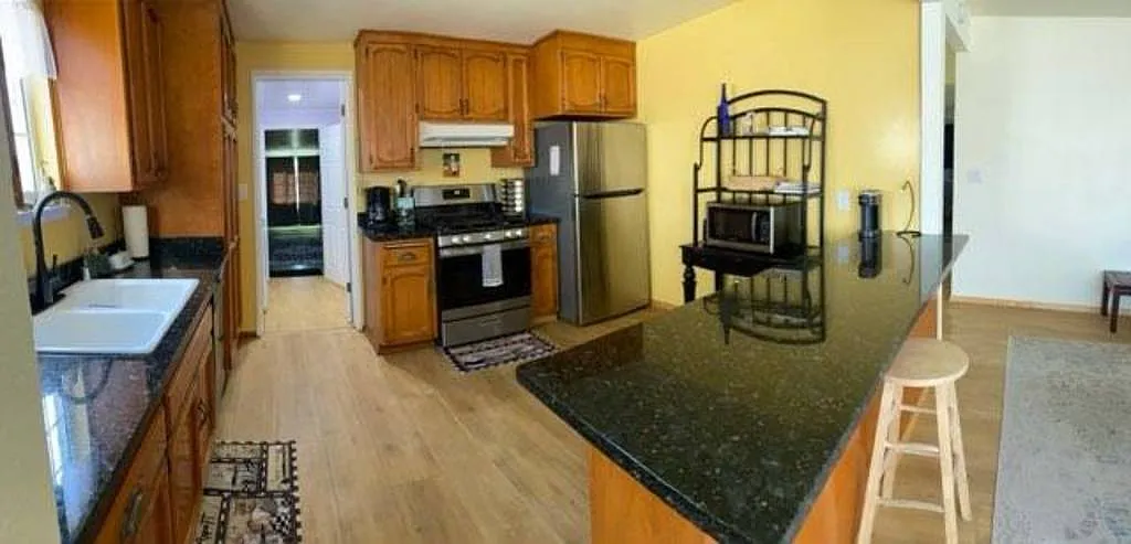 3 bed, 2.0 bath, $5,125 — Photo 4