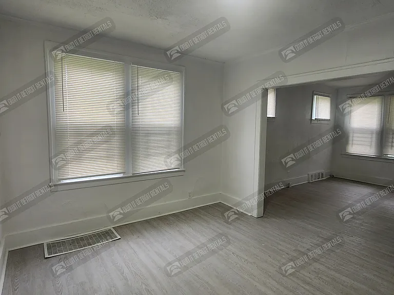 9839 Woodside St #4 — Photo 8