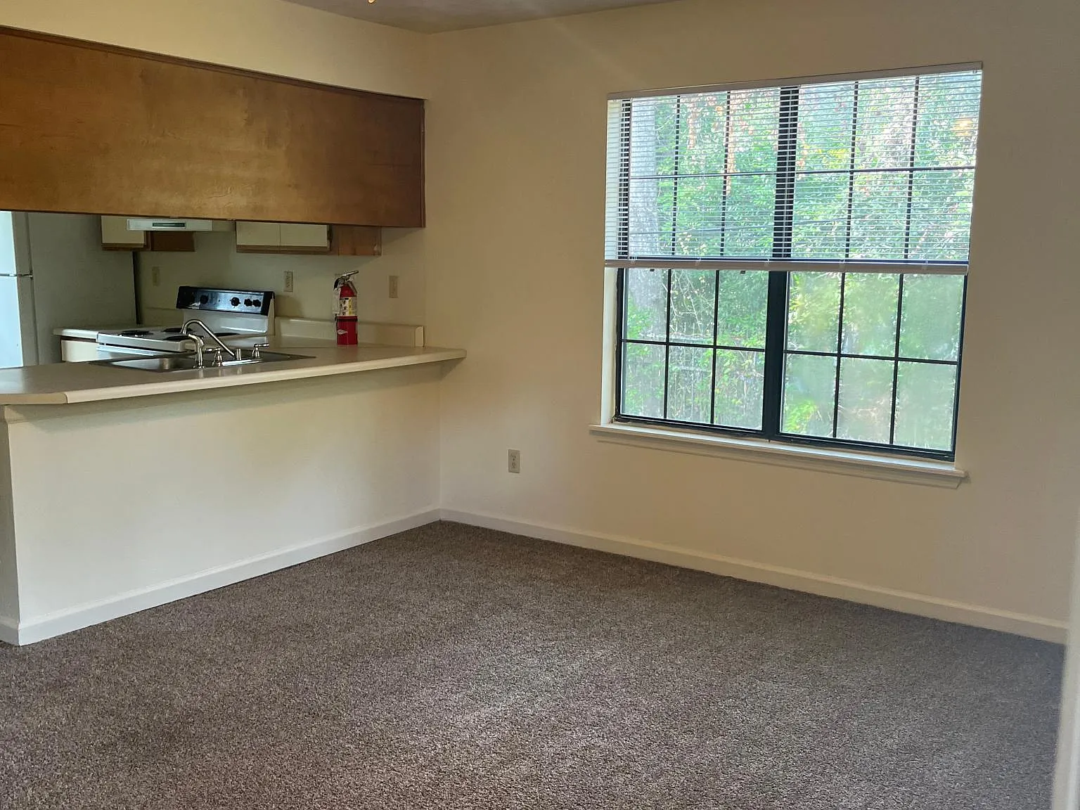 2 bed, 860 sqft, $975 — Photo 2