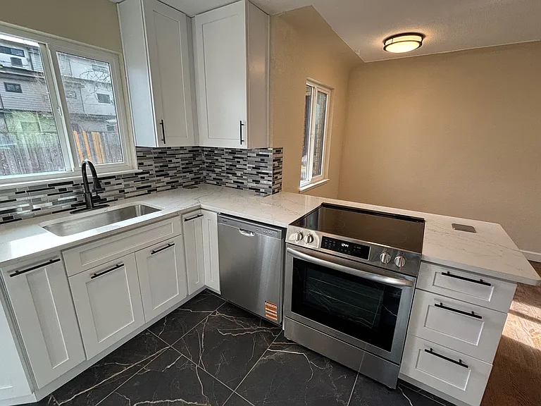 2218 Ames St — Photo 1