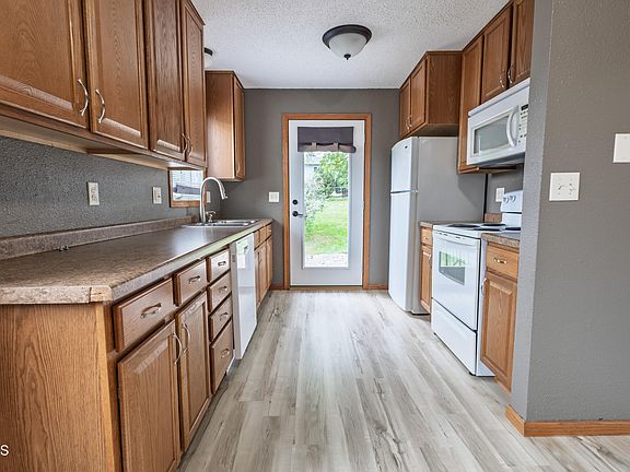 3rd image of 211 14th St NE