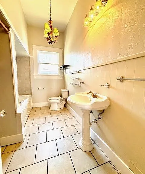 211 E Phillips St — Photo 15