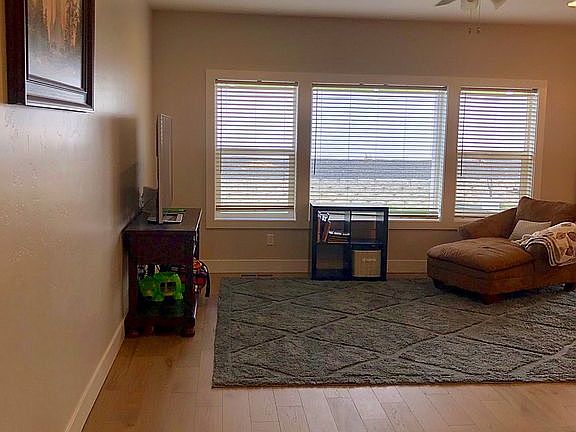 2nd image of 2032 Kelly Dr
