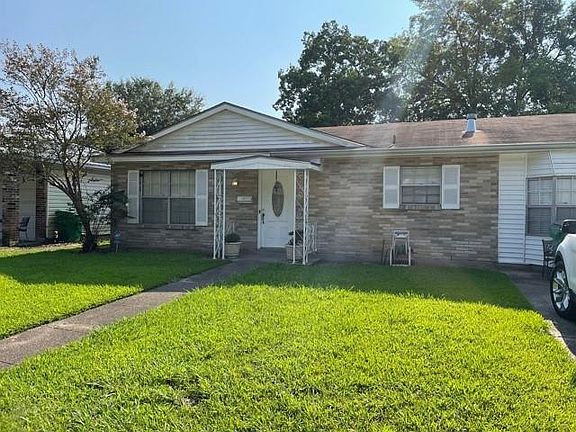 2nd image of 300 Linwood Dr