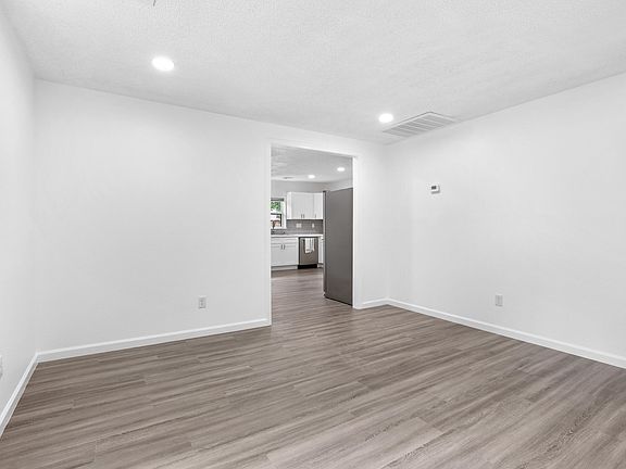 5th image of 329 N Adair St