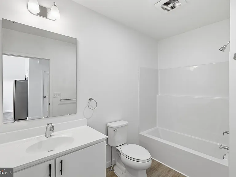 915 N Broad St #601 — Photo 18