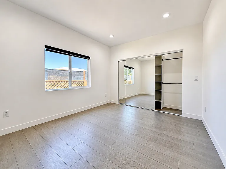 10723 Rhodesia Ave — Photo 8