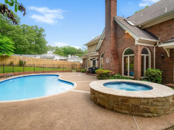 6571 Oak Estates Dr, Memphis, TN 38119