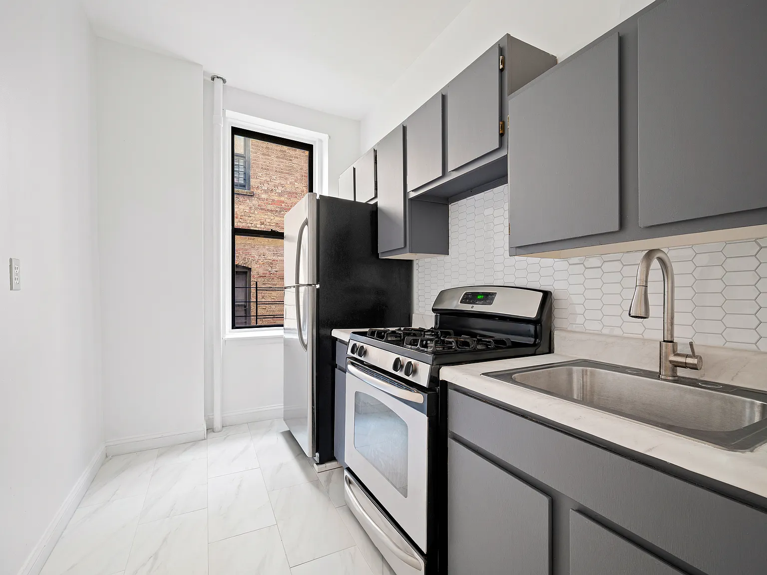 834 Riverside Drive — Photo 2
