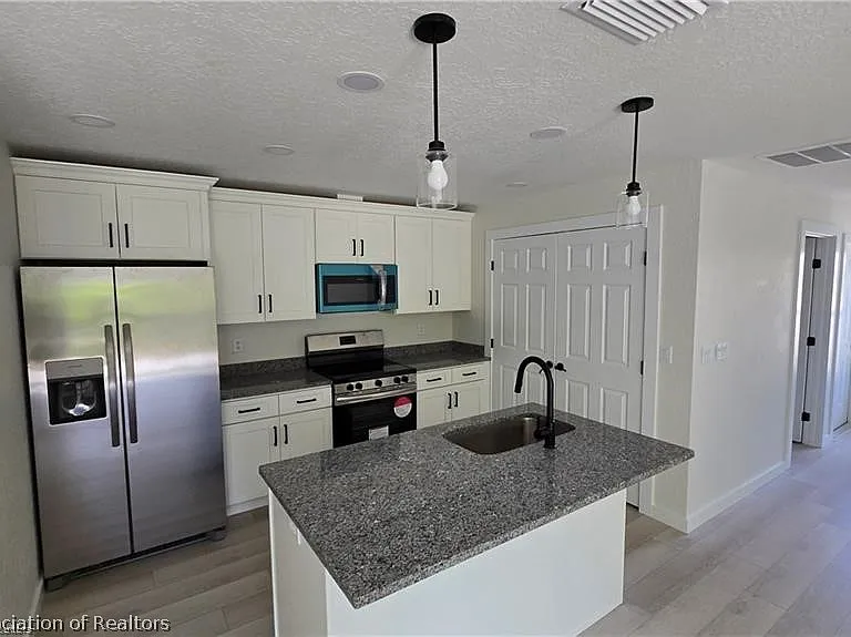 339 E Waterway Ave NW — Photo 3