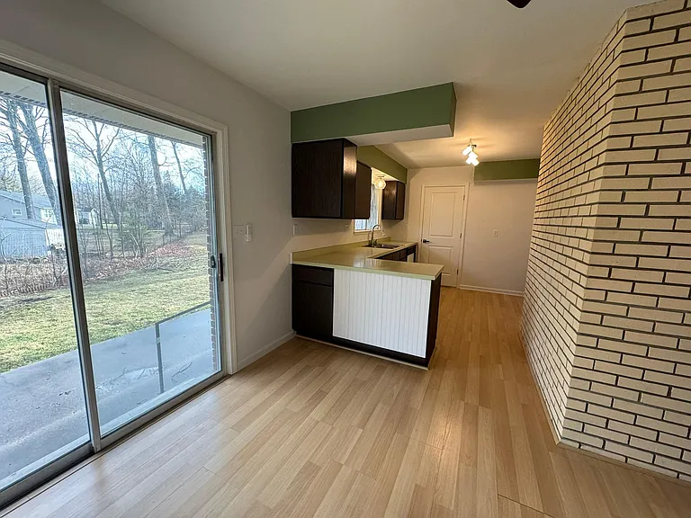 636 Petoskey Ave — Photo 11
