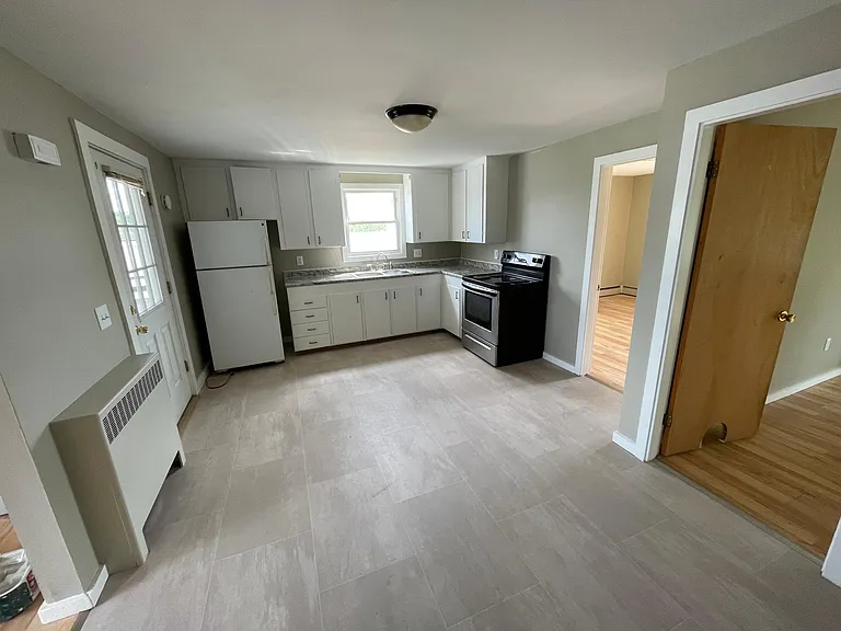 129 Pleasant St #2 — Photo 1