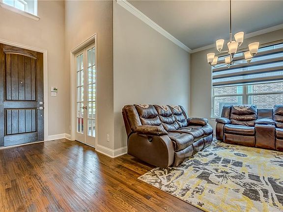 2nd image of 3336 Balcones Dr