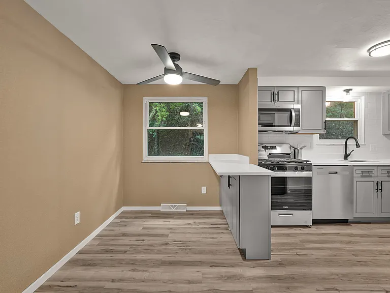 1562 Hedwig Dr — Photo 14