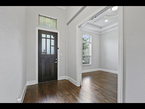4th image of 821 Orleans Dr