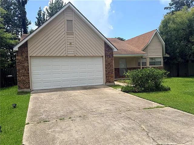 3 bed, 2.0 bath, 1650 sqft, $2,100 — Photo 2