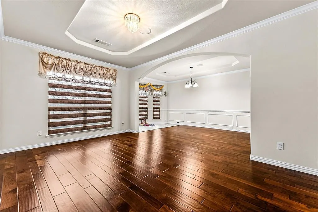 6 bed, 4525 sqft, $3,995 — Photo 2