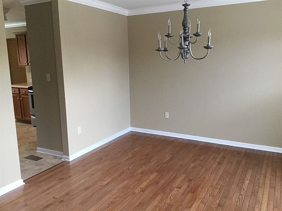 3rd image of 821 Hidden Glen Ln