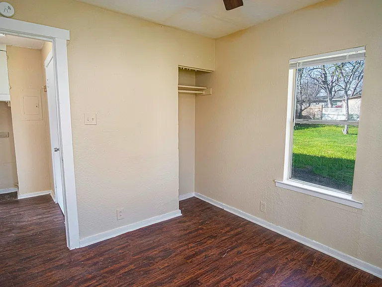 819 Larry St — Photo 10