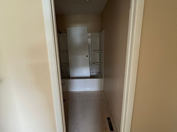 5th image of 102 Donny Dr