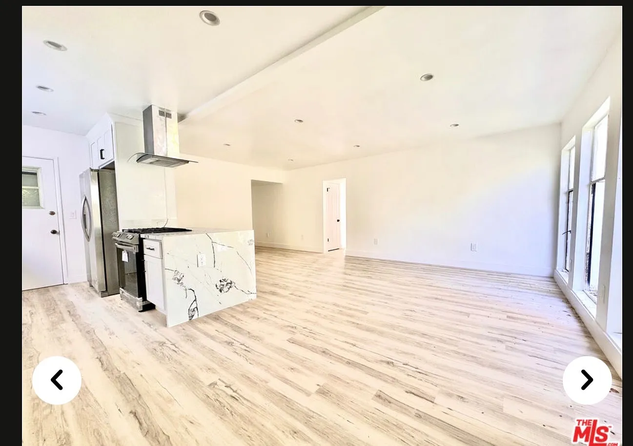 121 S. Crescent Dr. - D — Photo 1