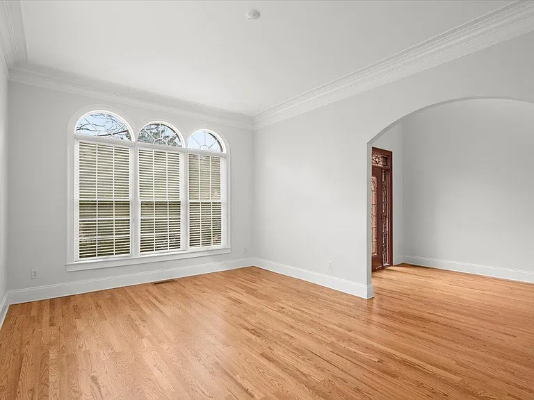 875 Wescott Ln — Photo 11