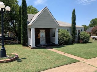 909 Thomas St, Sweetwater, TX 79556