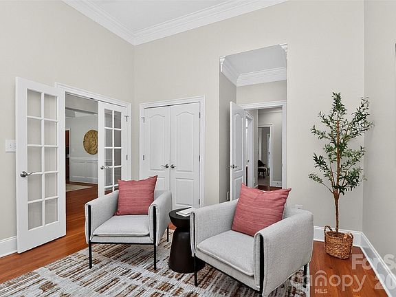 5th image of 4817 Pimlico Ln