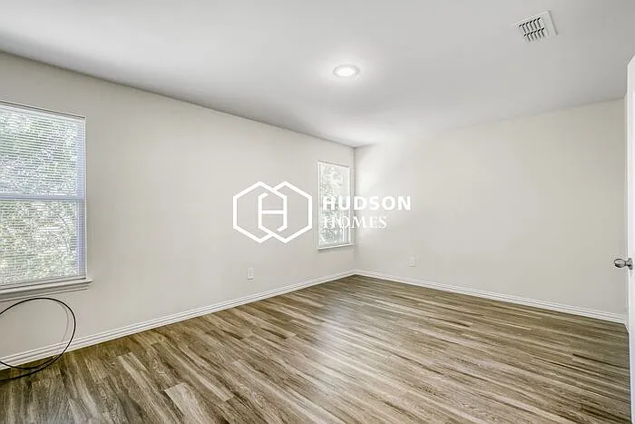 467 Bobbie St — Photo 7