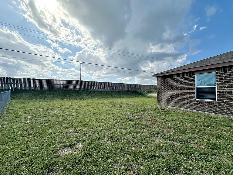 901 Lasso Dr — Photo 56