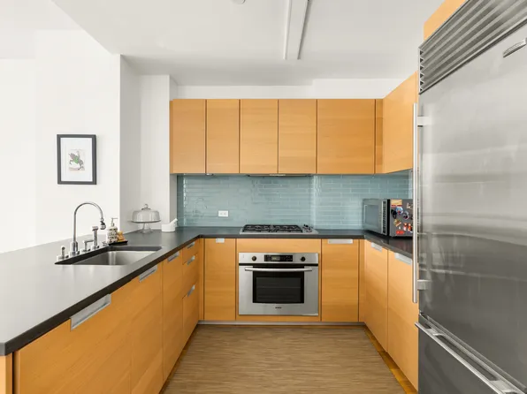 310 West 52nd Street image 3 of 7