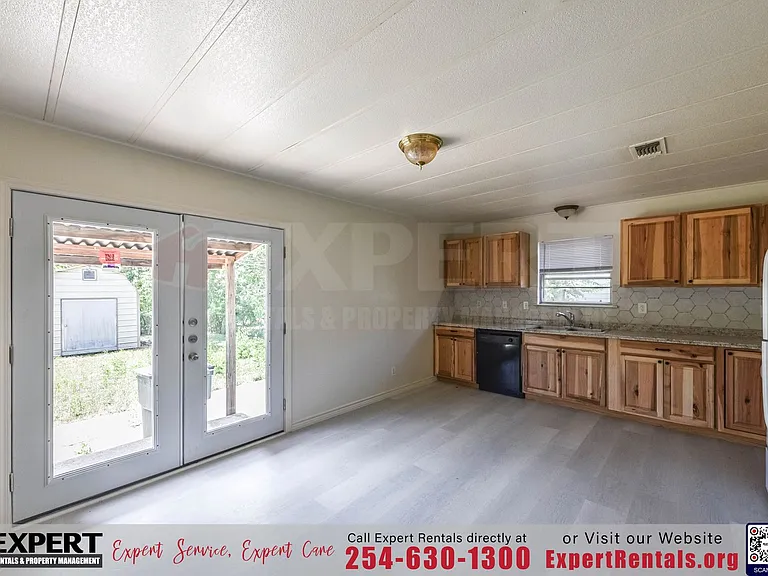 1402 Elyse Dr — Photo 8