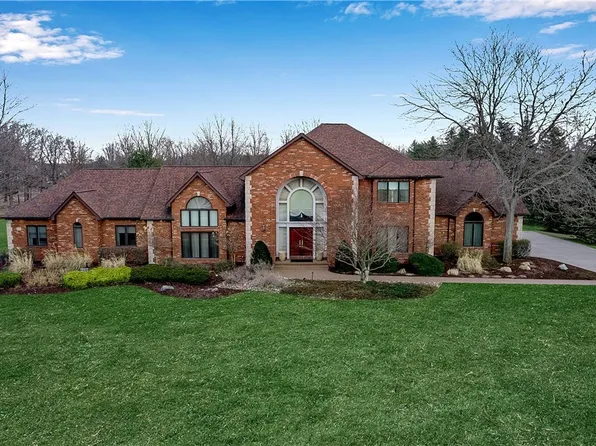 5151 Donnington Rd, Clarence, NY 14031