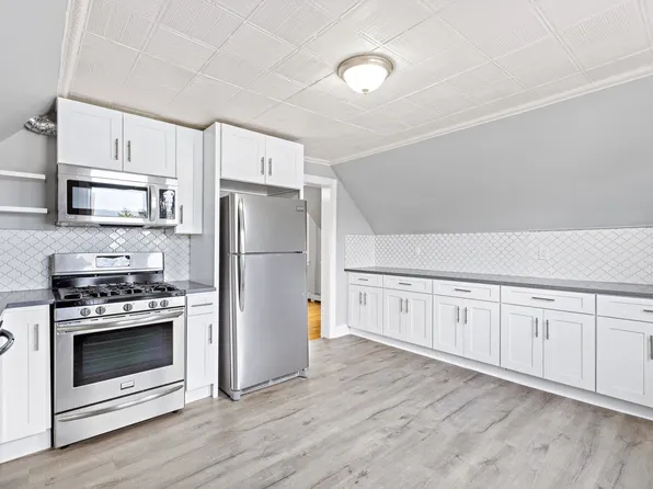 104 Oak Street image 9 of 17