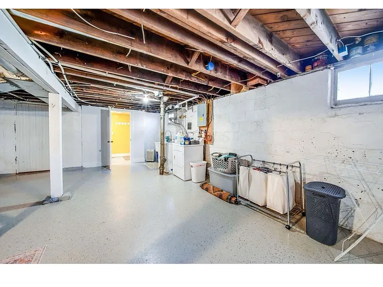 299 E Woodrow Ave — Photo 36