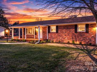 1231 2nd St SE, Hickory, NC 28602