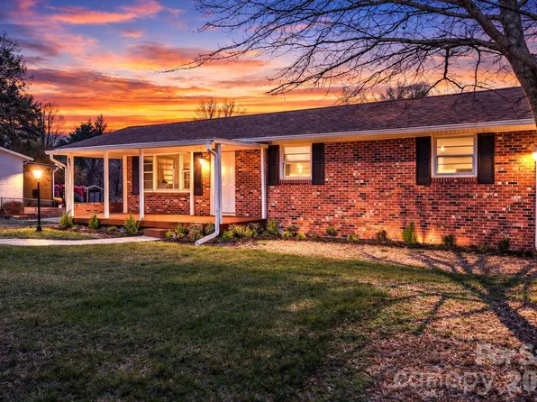 1231 2nd St SE, Hickory, NC 28602