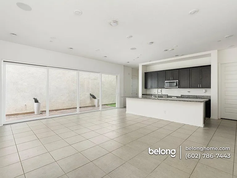 221 E Balsam Dr — Photo 5