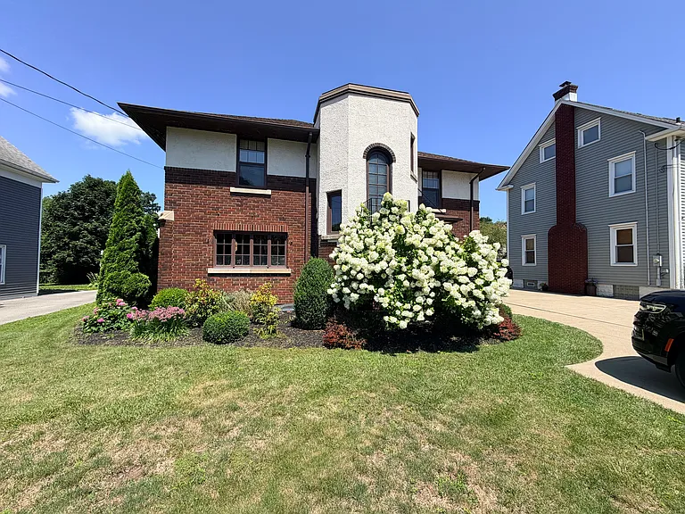 942 Harrison Ave — Photo 1