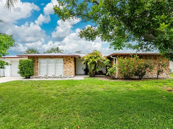 261 Caddy Rd, Rotonda West, FL 33947