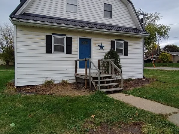 1215 E 4th St #1, Vinton, IA 52349