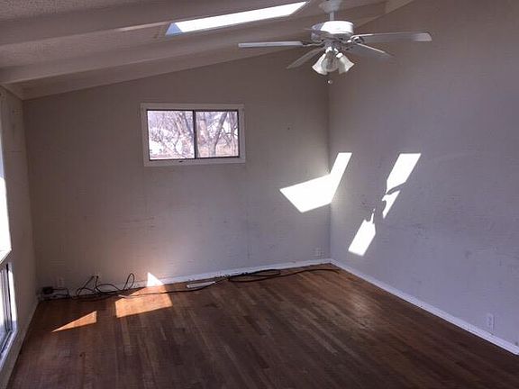 3rd image of 18403 Holmes St